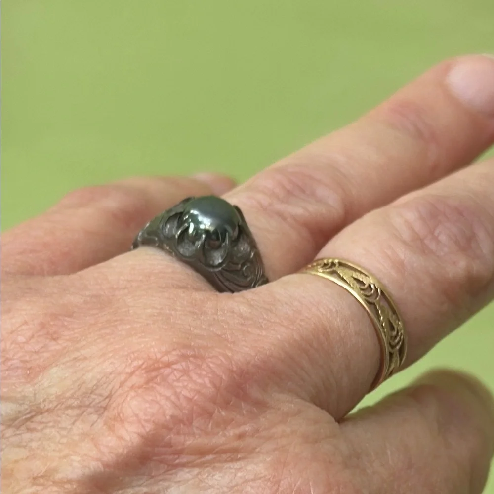 Vintage Sterling Silver Ring with Black Pearl